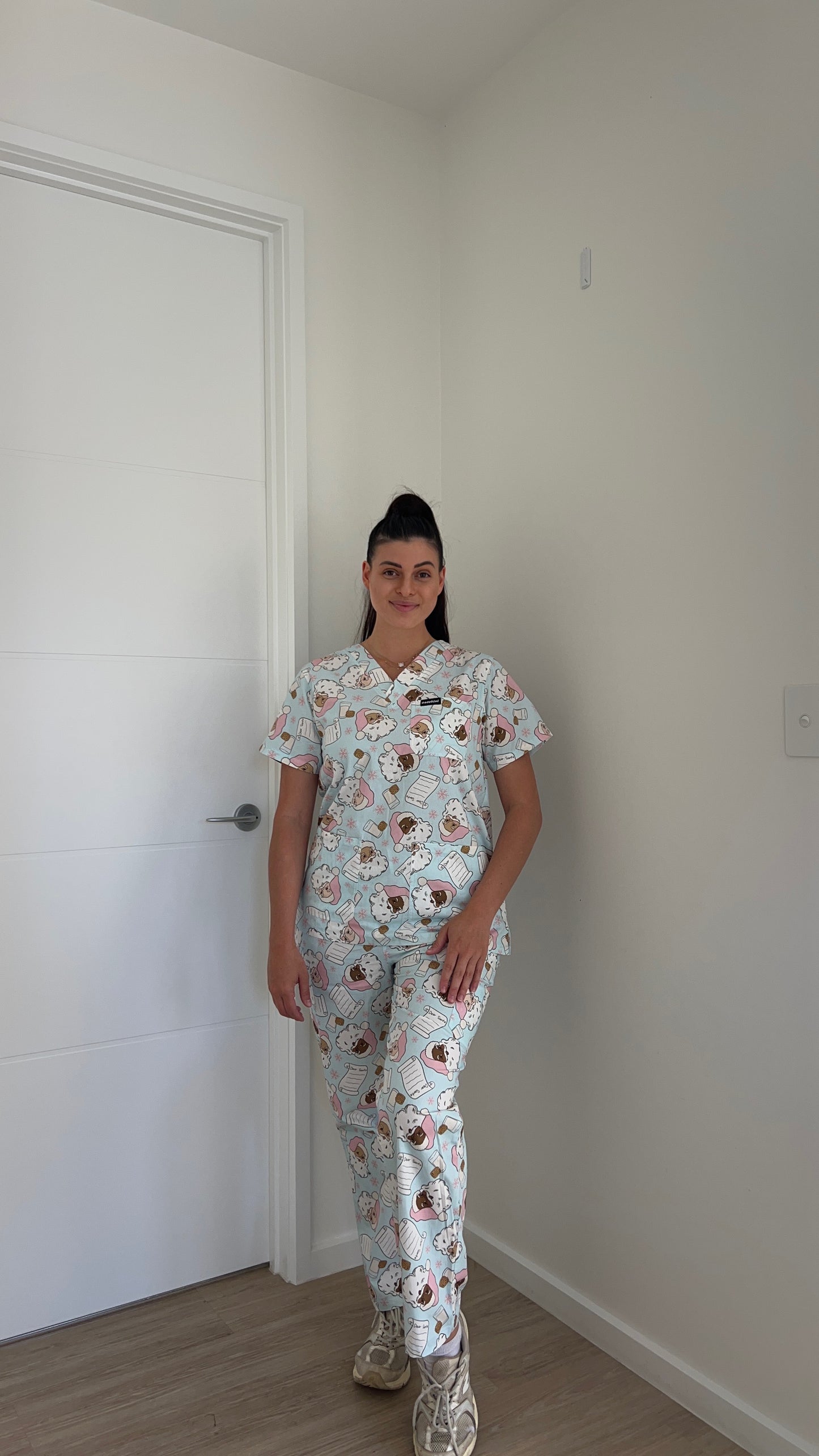 Santa & Snow - Scrub Set