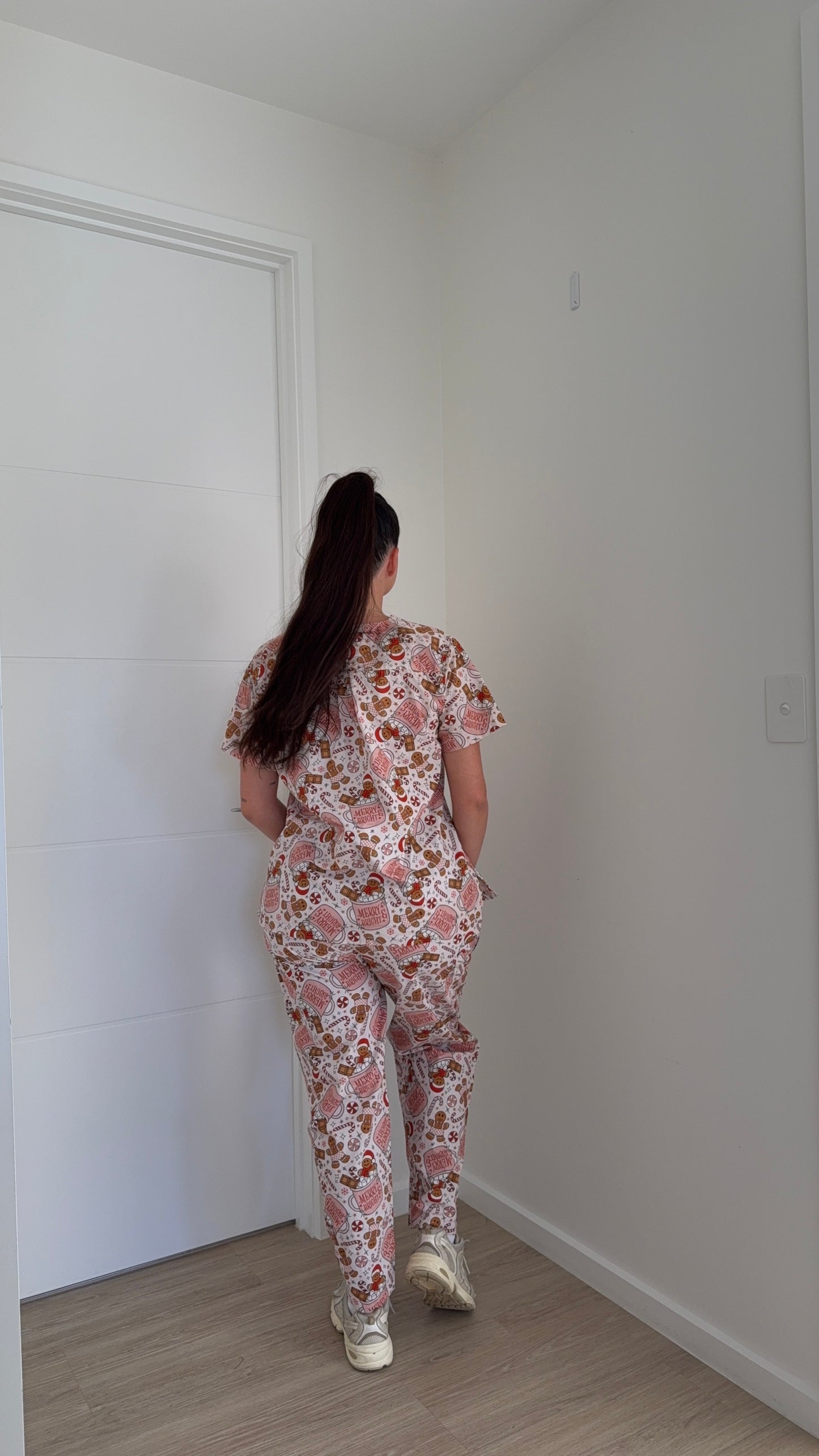 Jolly Gingerbreads - Scrub Set