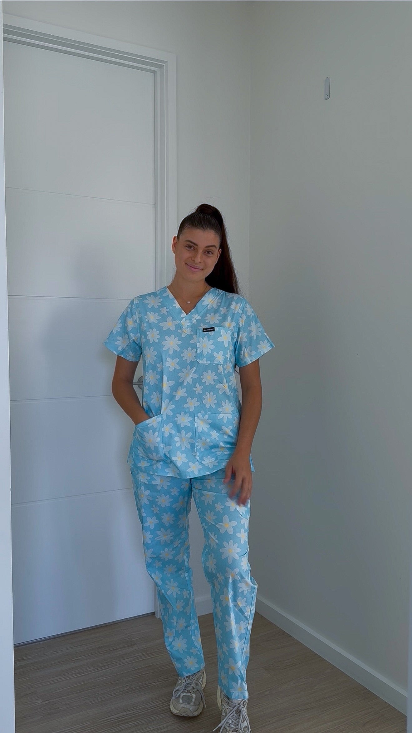 Daisy Blues - Scrub Set