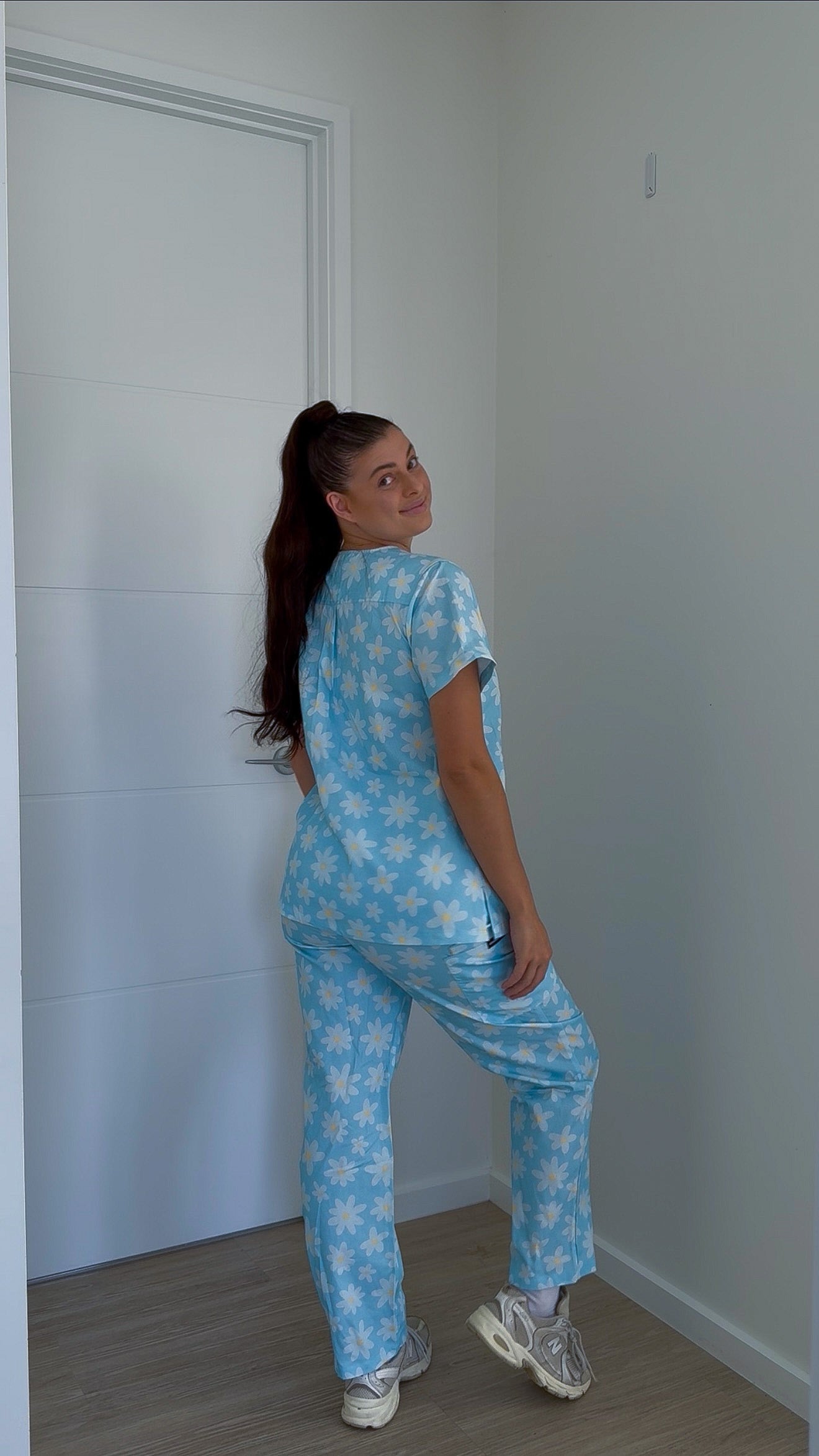 Daisy Blues - Scrub Set