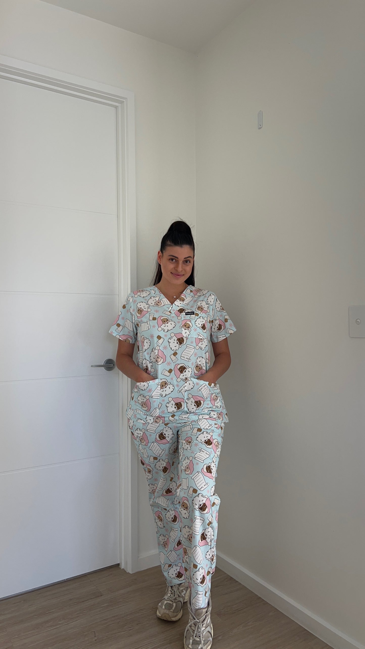 Santa & Snow - Scrub Set