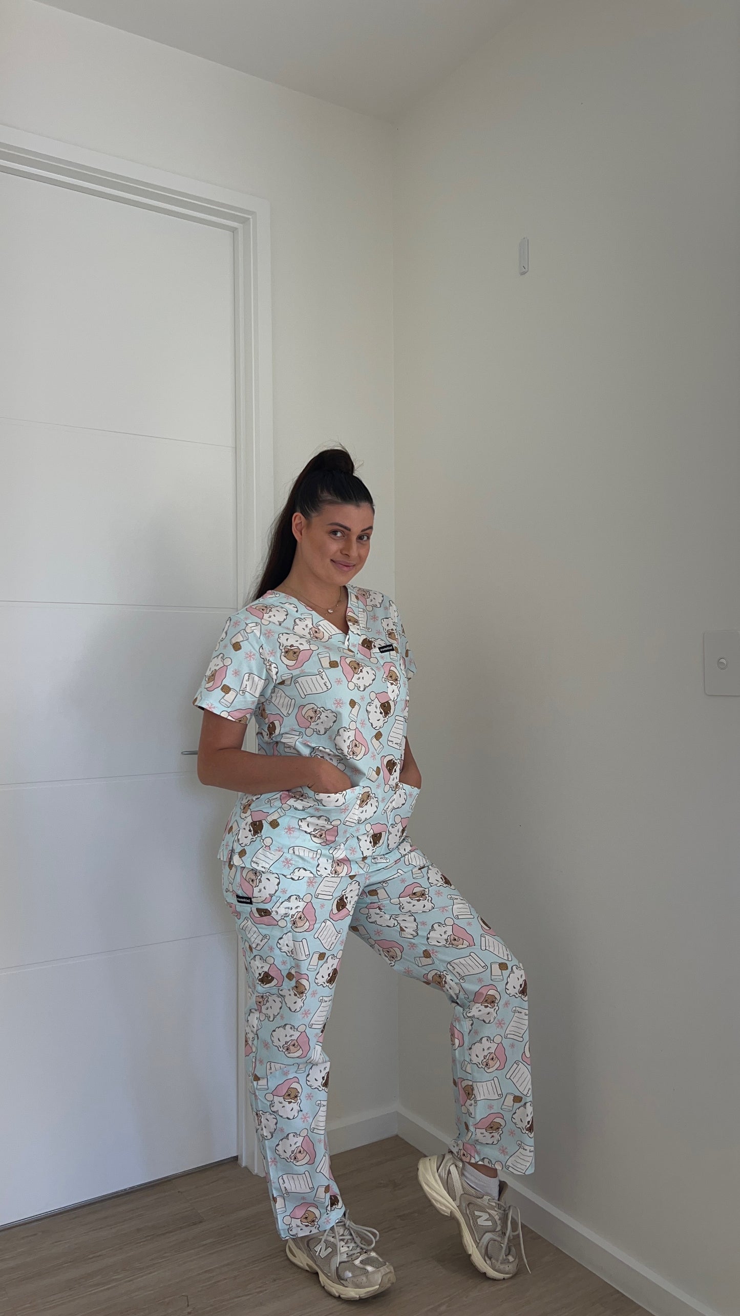 Santa & Snow - Scrub Set
